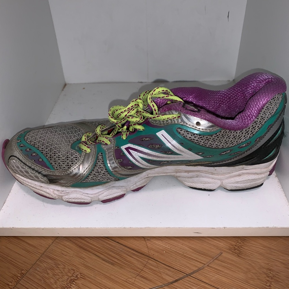 New balance tennis shoes